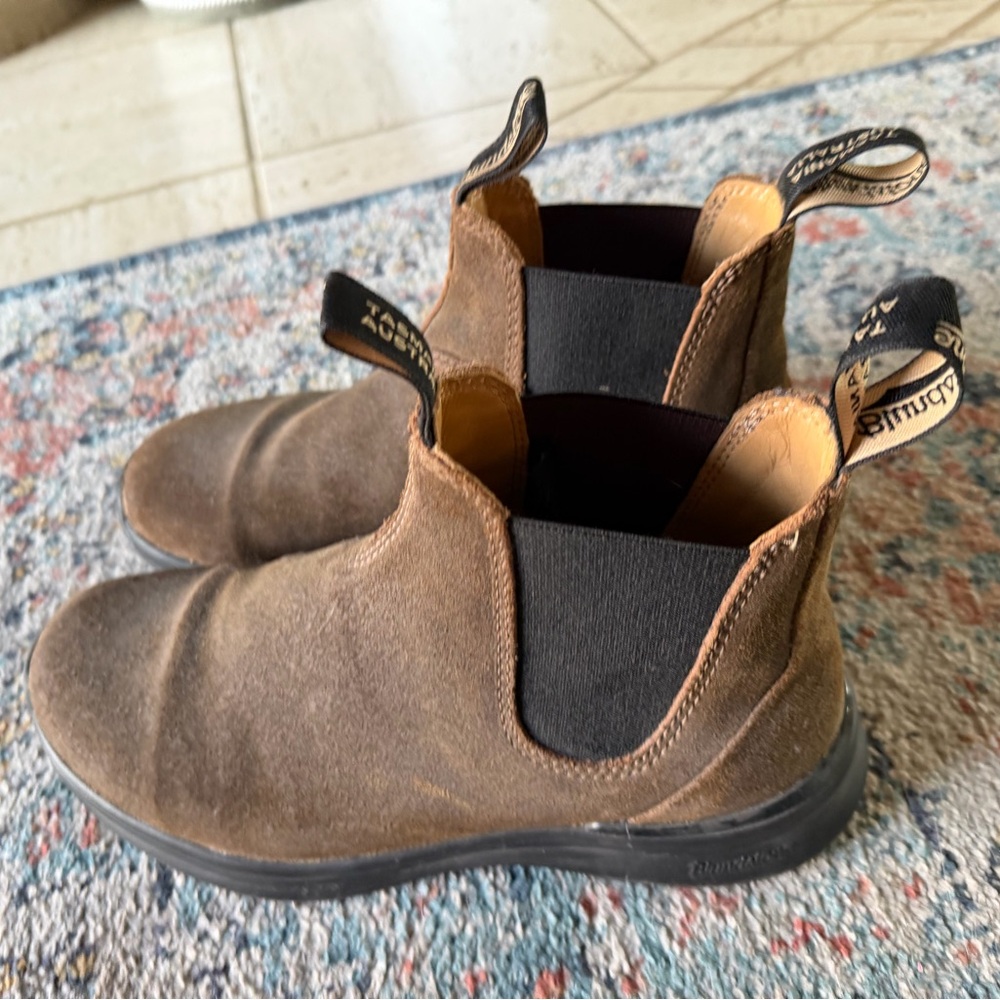 Blundstone Brown Suede Slip-On Chelsea Boots womens size 10, never worn - Picture 2 of 3